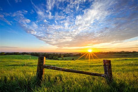 Iowa Landscape Madison County Rolling Hills Countryside Fields Wooden ...