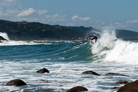 Making waves at Vic Bay | George Herald