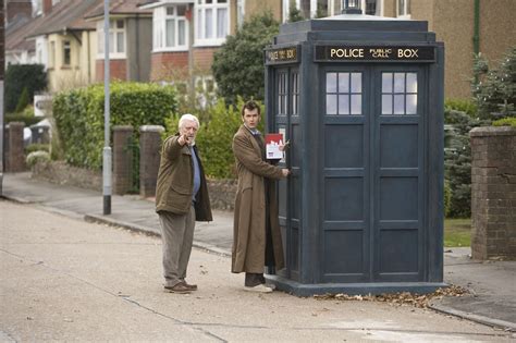 Men's brown coat, TARDIS, Doctor Who, David Tennant, Tenth Doctor HD wallpaper | Wallpaper Flare