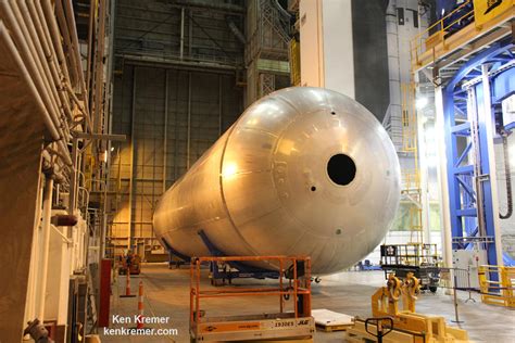 NASA Welds Together 1st SLS Hydrogen Test Tank for America’s Moon/Mars Rocket - Flight Unit in ...