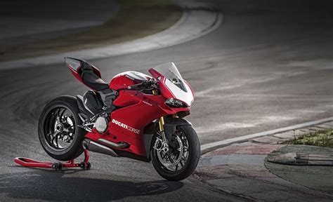 Ducati 1299 Panigale specs, 0-60, quarter mile, lap times - FastestLaps.com