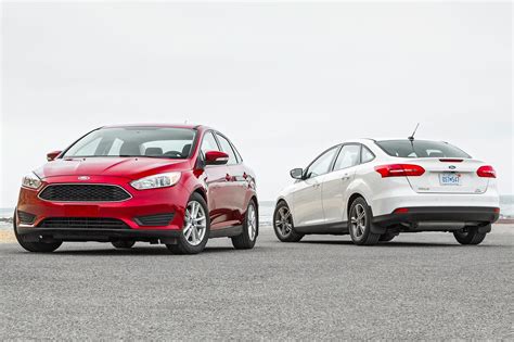 2016 Ford Focus SE EcoBoost I-3 First Test: Driving the Manual and Auto