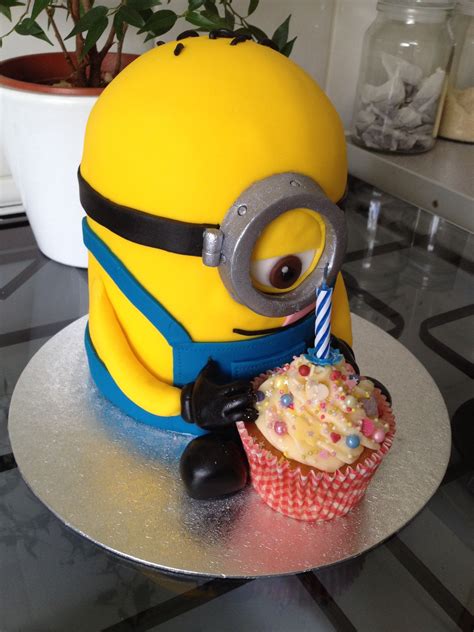 Minion Birthday Cake - CakeCentral.com