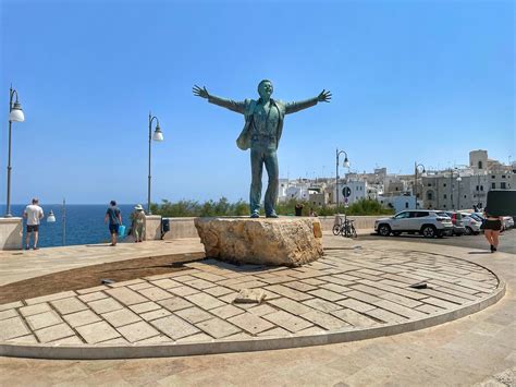 Statua di Domenico Modugno - Polignano a mare | MAITE ELORZA | Flickr