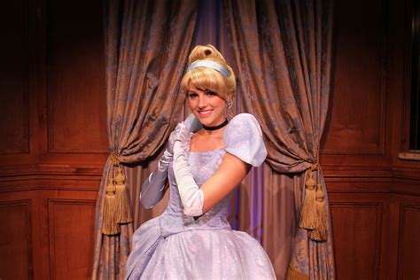 BREAKING: Indoor Character Meet and Greet Experiences Returning to Walt ...