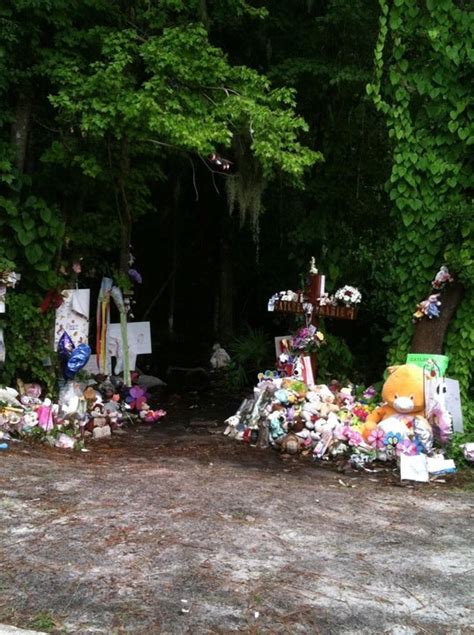 Caylee Marie Anthony Memorial, Suburban Dr, Orlando, FL - MapQuest