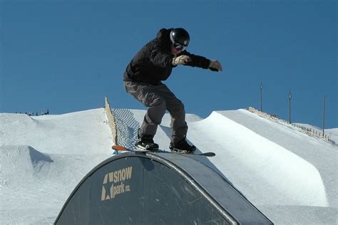 12 best NZ ski resorts for New Zealand snowboarding holidays