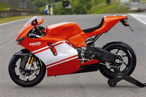 Ducati Desmosedici Wallpapers - Wallpaper Cave