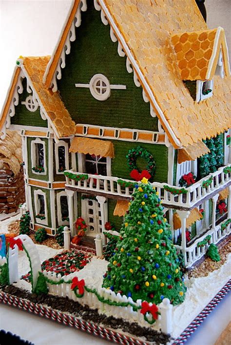 Amazing Traditional Christmas Gingerbread Houses