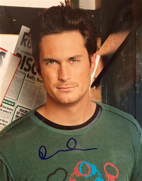 Oliver Hudson signed photo | EstateSales.org