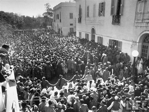 Rare Photos Of Mahatma Gandhi Funeral - MERE PIX