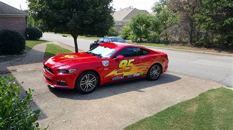 Memphis Dad Turns Mustang into Lightning McQueen - The News Wheel