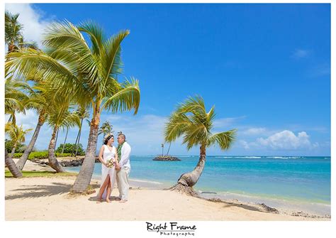 Kahala Beach - Waialae Beach Park by RIGHT FRAME PHOTOGRAPHY