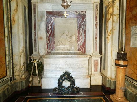 Photos of Dante Alighieri’s Tomb - KASADOO