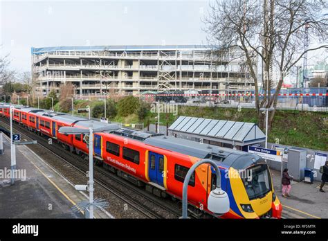 Kew bridge station london hi-res stock photography and images - Alamy