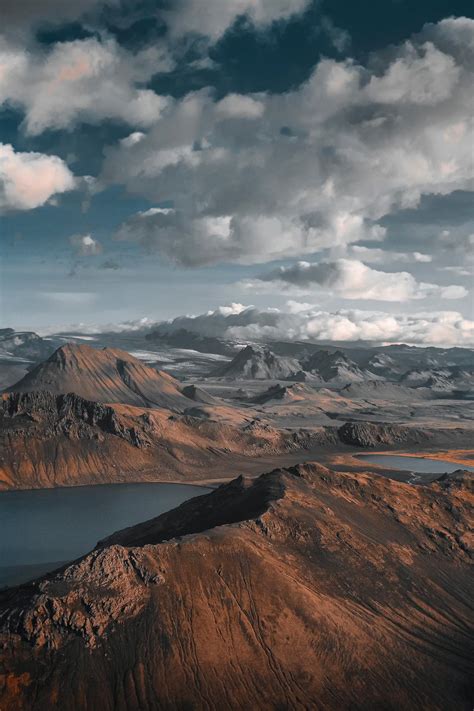 Blue lake near Landmannalaugar, Iceland | Premium Photo - rawpixel