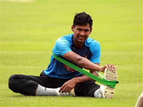 Mustafizur Rahman goes through his stretching routine | ESPNcricinfo.com