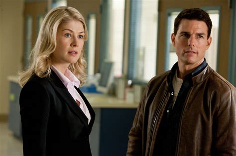 Rosamund Pike & Tom Cruise in Jack Reacher!!