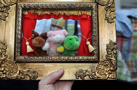 The Tillery Times: DIY Finger Puppet Theater