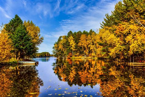 Where to See Fall Foliage in Wisconsin, USA