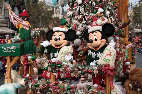 Disney Parks Drowning With High Wait Times, Overcrowding as Holiday Crowds Arrive - Inside the Magic