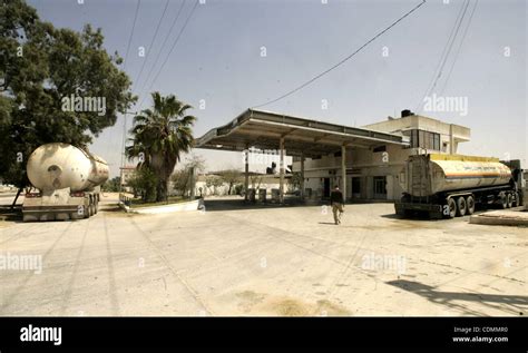 Apr 11, 2011 - Rafah, Gaza Strip, Palestinian Territory - A Palestinian ...