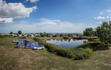 WALDEGRAVES HOLIDAY PARK (Mersea Island) - Campground Reviews, Photos ...