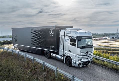 Mercedes plans production fuel cell trucks by end decade - Just Auto