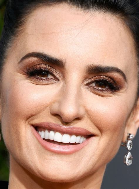 Close-up of Penélope Cruz at the 2019 Golden Globe Awards. Celebrity ...