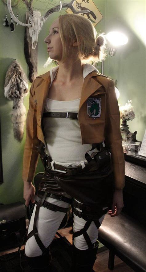 Annie Leonhardt cosplay from Attack on Titan Annie Leonhart, Cosplay ...