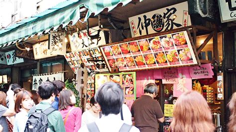 Fresh off the boat seafood at Tsukiji Market {Tokyo, Japan} - Ting and Things