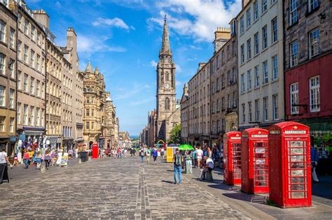 The Royal Mile in Edinburgh - The Busiest Street in Edinburgh's Old Town – Go Guides