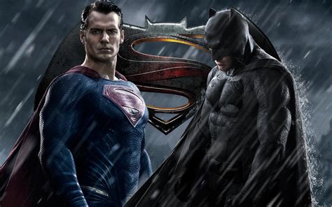 Batman v Superman: Dawn of Justice HD Trailer video out