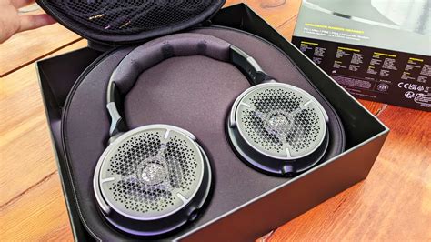 Corsair Virtuoso Pro Headset Review: Budget High-end Classic