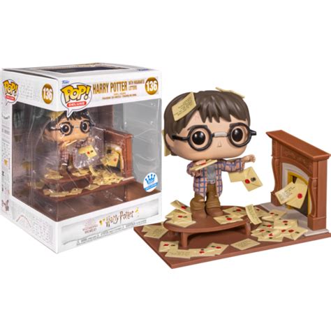 Funko POP! Harry Potter Deluxe Harry Potter with Hogwarts Letters ...