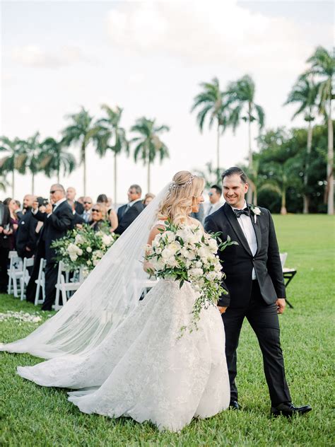 Tropical, elegant wedding at the Deering Estate | Merari Teruel Photography