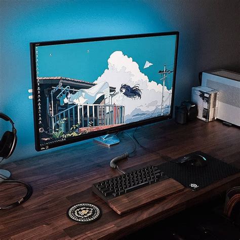 Minimal setup on a wooden desk | Diy computer desk, Desk setup, Gaming ...