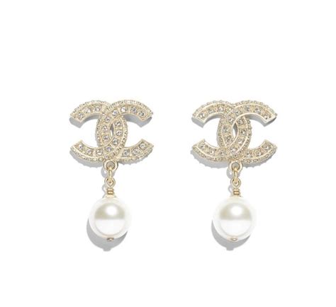 Chanel - Pearl Earrings | All The Dresses