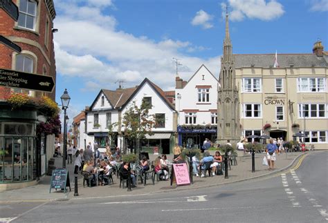 File:Glastonbury town centre arp.jpg - Wikimedia Commons