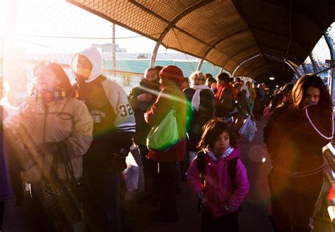 From Ciudad Juárez to El Paso, Bridge Spans Many Gaps - The New York Times