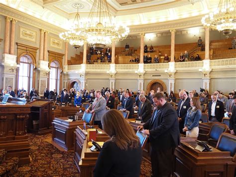 Kansas Legislature kicks off 2022 session as coronavirus, election-year ...