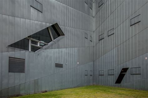 AD Classics: Jewish Museum, Berlin,© Denis Esakov Daniel Libeskind ...