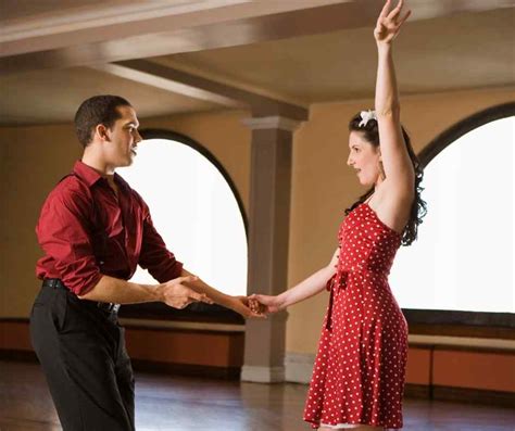 How are The West Coast and East Coast Swing Dance Different?