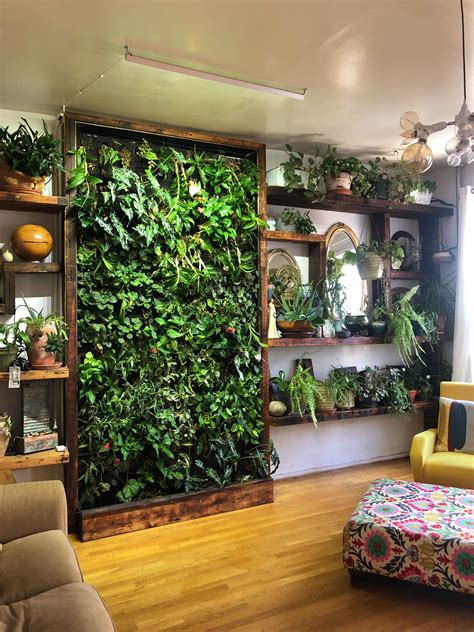 Vertical Gardens Are the Perfect Small Space Solution for Plant Lovers | Vertical garden indoor ...