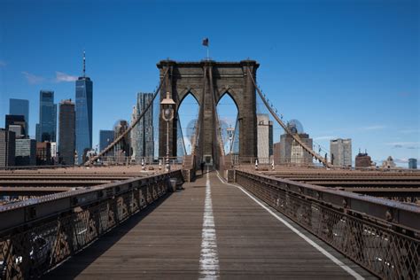 Coronavirus: The tourists are gone from the Brooklyn Bridge. I miss them.