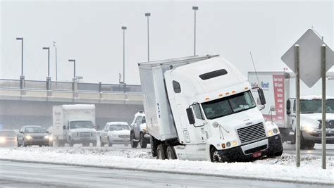 635548572967000143-AP-Wintry-Weather-Kansas.jpg?width=3172&height=1792&fit=crop&format=pjpg&auto ...