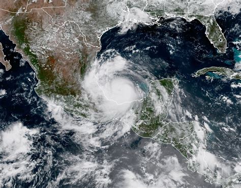 Franklin, the first hurricane of the 2017 Atlantic season is about to hit Veracruz - The Watchers