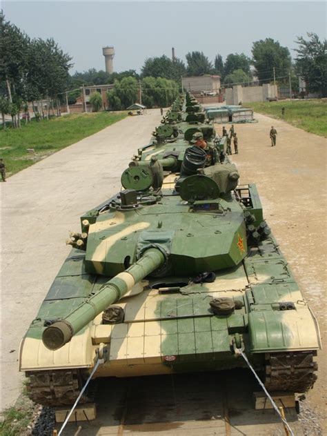 China Defense Blog: ZTZ99 (Type 99) MBT on the move