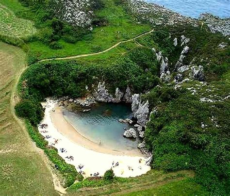 Playa Gulpiyuri (la más pequeña del mundo) En Llanes Asturias | Beaches in the world, Wonderful ...