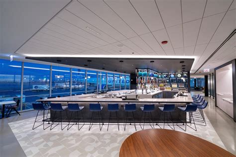 First Look: United Opens New Club Lounge at Chicago O’Hare - Business Traveler USA